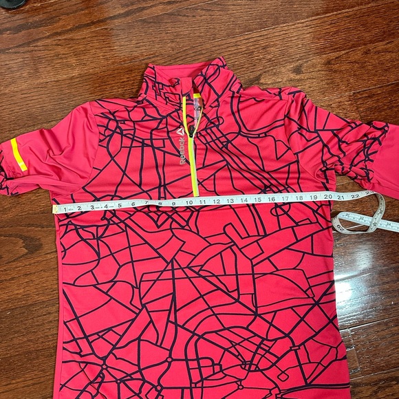 Reebok lightweight athletic top - Picture 14 of 16